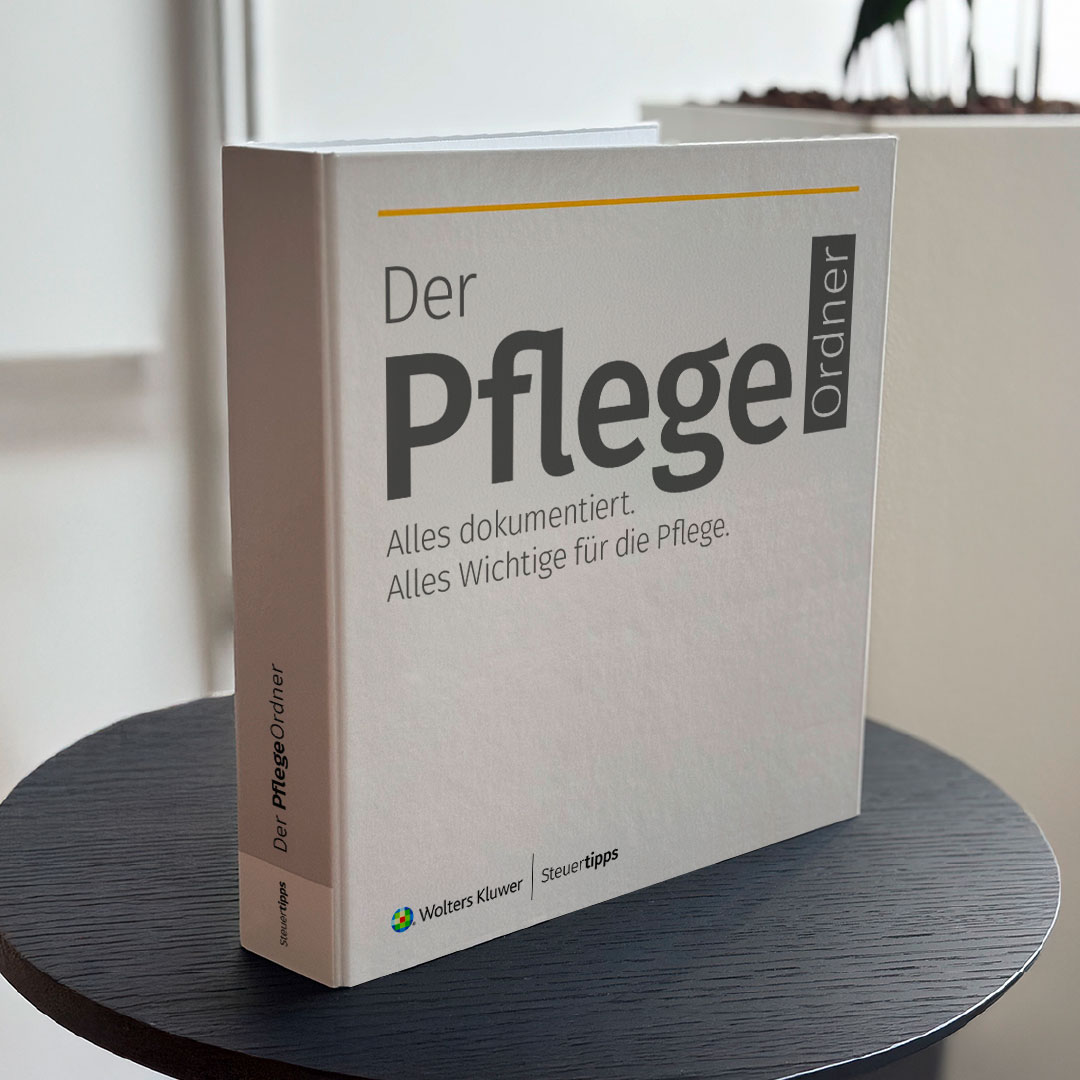 Produktbild des PflegeOrdners, stehend, geschlossene Ansicht